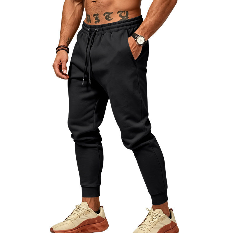Jogging noir pour homme sur fond blanc